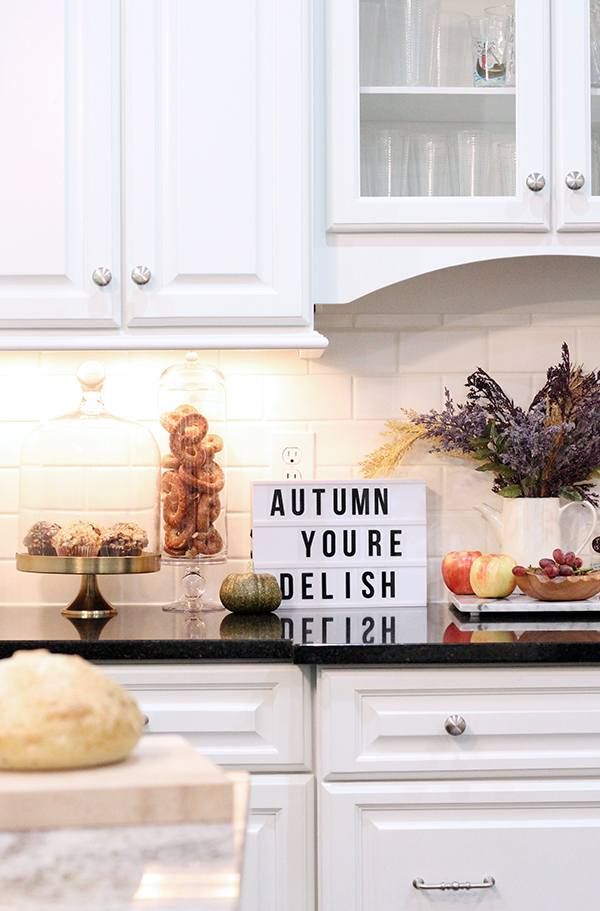 autumn-delish-lightbox-sign-kitchen