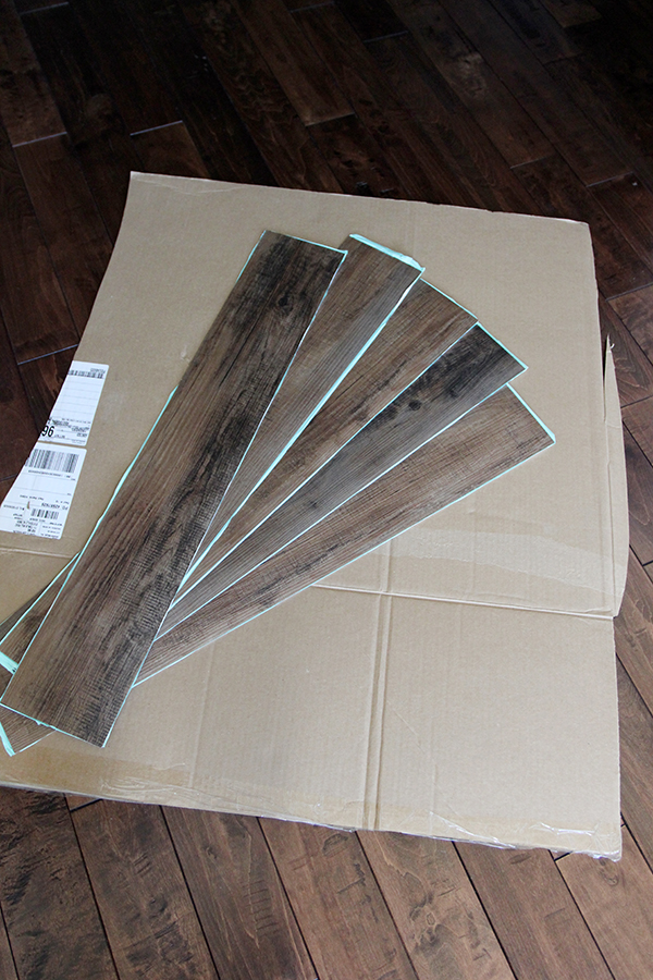 wood-vinyl-flooring-pieces-cardboard-sm