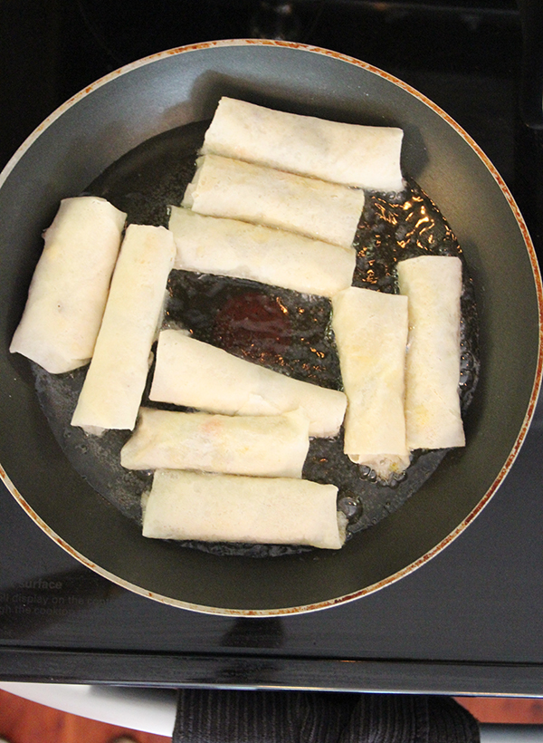 spring-rolls-oil-cooking-pan-sm