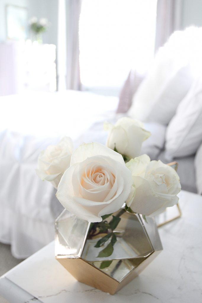 white-roses-nightstand-sm