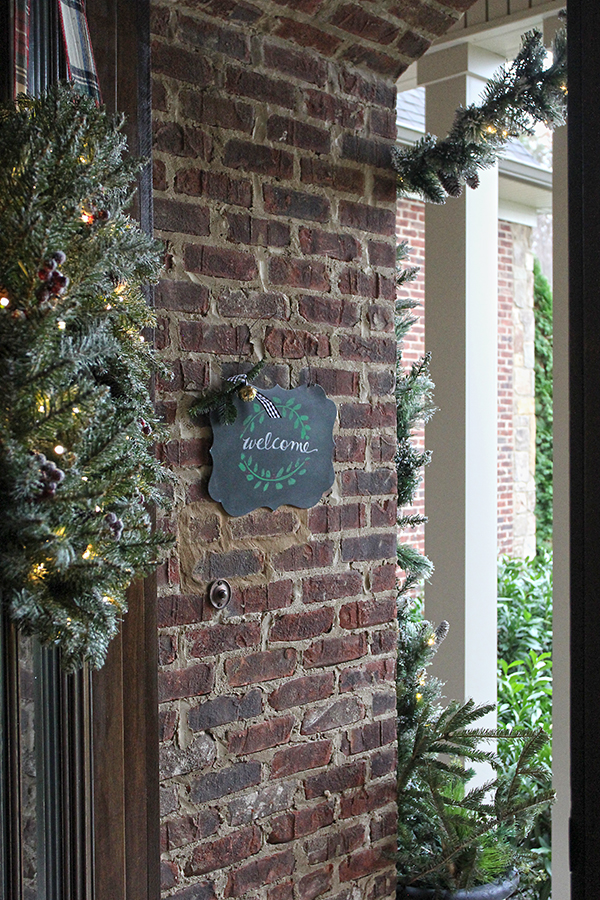 welcome-chalkbaord-front-door-wreath-sm