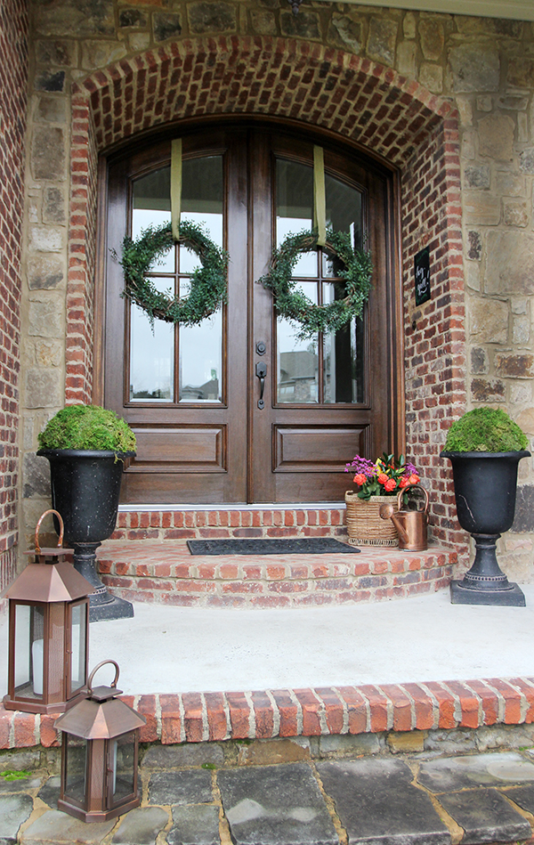 front-doors-arch-urns-moss-sm