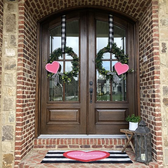 valenitnes-wreath-doors-sm